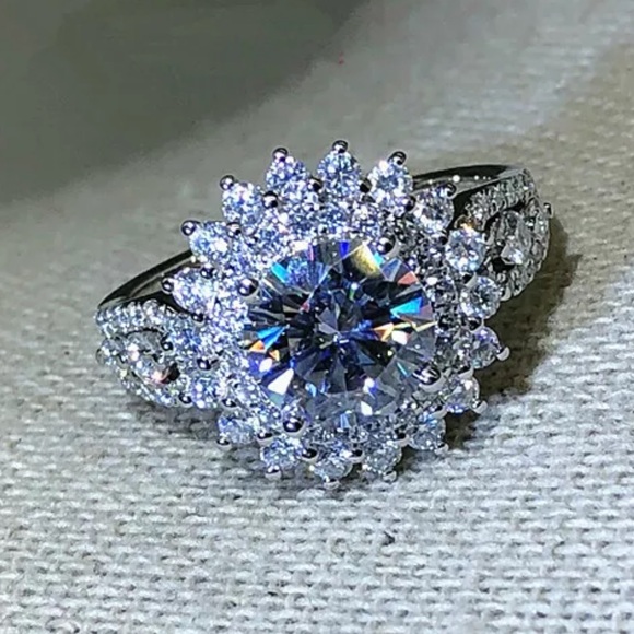 NEW💎925 Sterling Silver Diamond Halo Ring - Picture 5 of 5